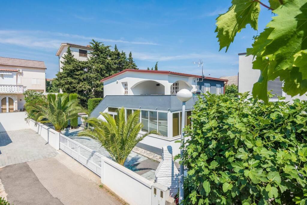 Family Patio Vir Apartment Exterior foto