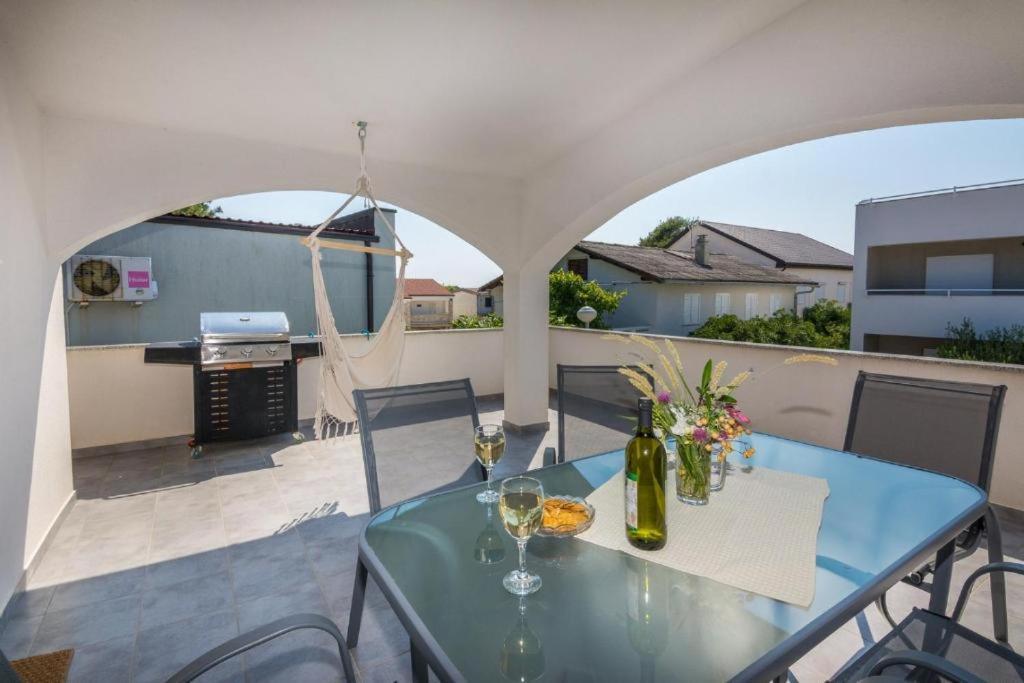 Family Patio Vir Apartment Exterior foto